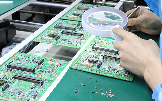 龙芯工控主板：大尺寸设计支持更多扩展功能